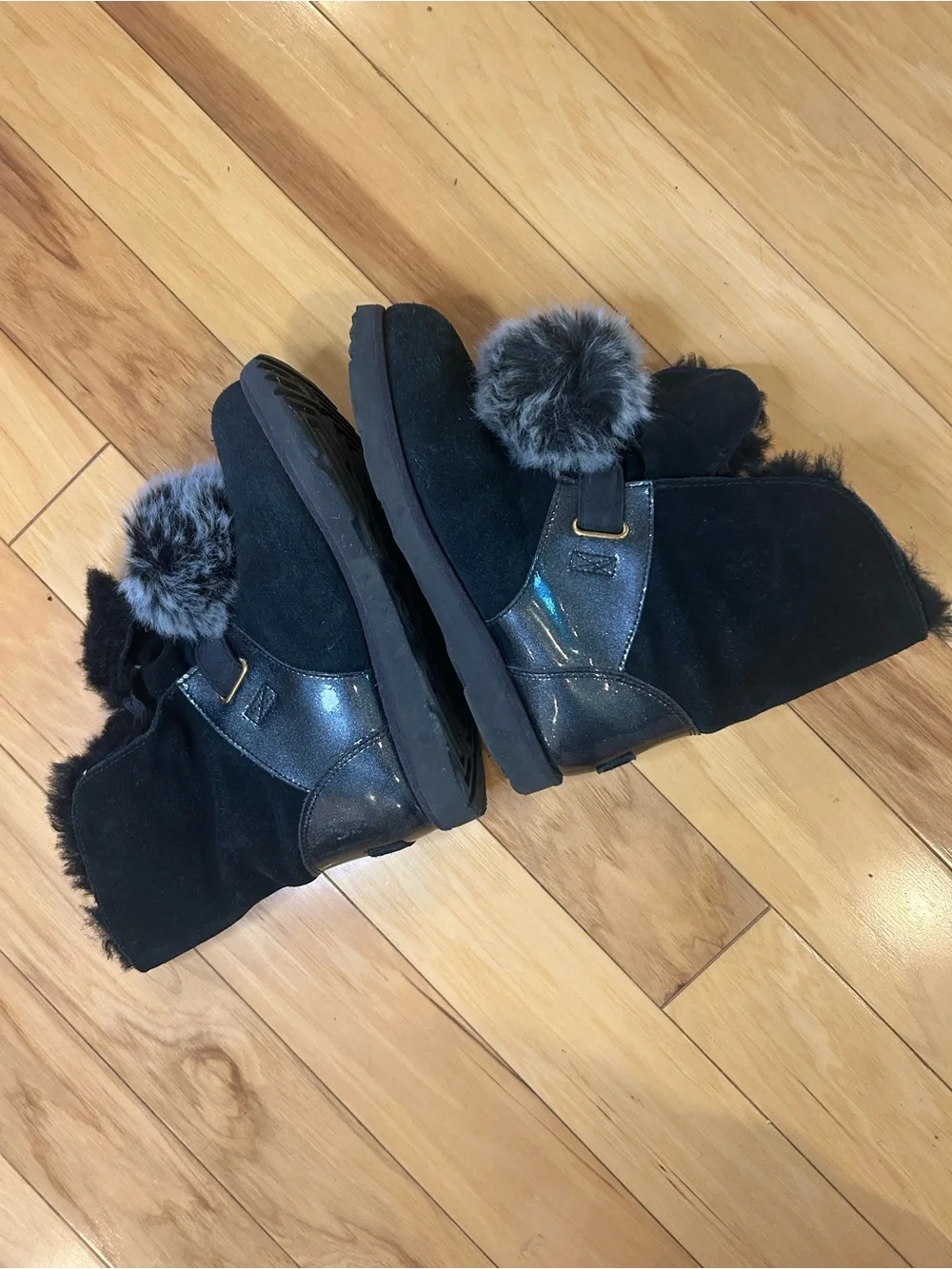 UGG Isley Youth Black Sheepskin Lined Patent Waterproof Youth Girls Pom PomBoots